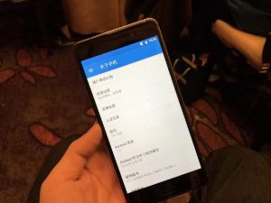 Nokia 6 about phone screen 300x225 - بررسی Nokia 6؛ اولین گوشی اندرویدی نوکیا نمایی خوب و شروعی ناامید کننده!