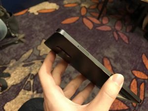 Nokia 6 left side sim slots 300x225 - بررسی Nokia 6؛ اولین گوشی اندرویدی نوکیا نمایی خوب و شروعی ناامید کننده!