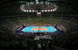 photo 2017 05 14 00 25 49 300x192 - تماشاگران تا کنار زمین والیبال می آیند