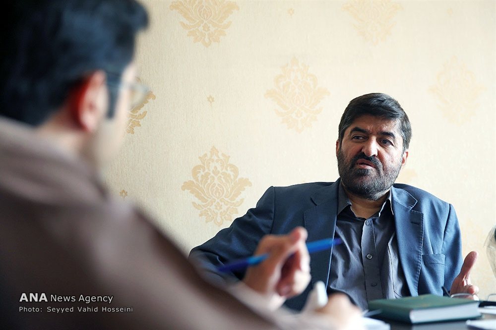 شهید مطهری علیه شخص شاه سخنرانی کرد، اما از دانشگاه اخراج نشد….