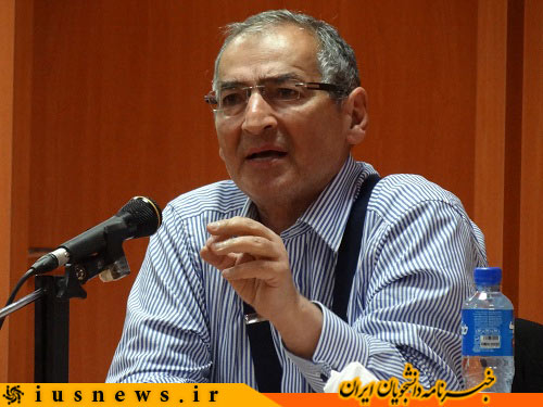 در نبود احمدی نژاد، اصولگرایان پنچر شده اند / حداد دائم می گوید یک گزینه «آس» داریم، اما هیچکس را ندارند / اصولگرایان در صداقت قالیباف تردید دارند / روحانی با دست بسته هم اینها را شکست می دهد / حمایت یا عدم حمایت جامعه روحانیت در حد نیم درصد رای را بالا و پایین می کند / چه هیلاری پیروز می شد، چه ترامپ، شانس روحانی تغییر نمی کرد