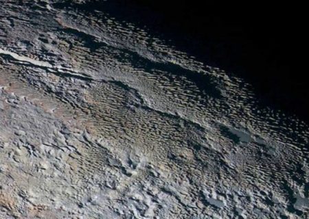 رویت برج یخی ۵۰۰ متری در سیاره پلوتو!!!!!!!