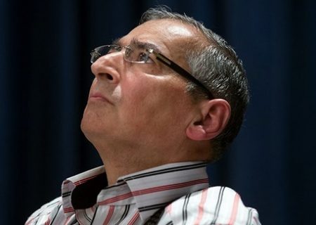 روایت زیباکلام از هجمه‌ها به روحانی