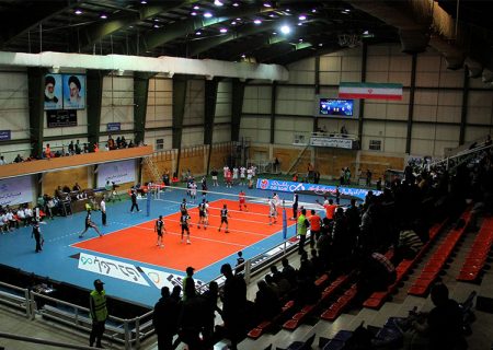 حواشی دیدار پیکان و شهرداری ارومیه؛ از پشت در ماندن هواداران ارومی تا پرتاب سکه به سمت معروف