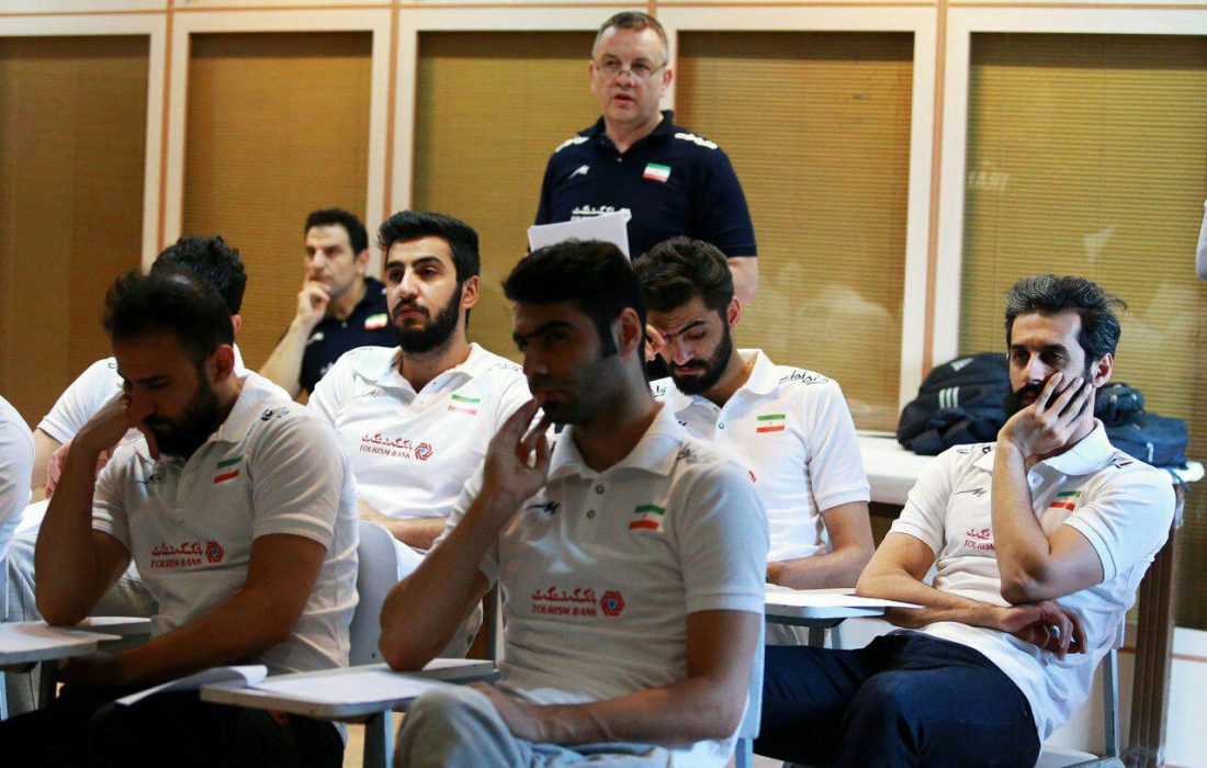 اولین نشست کولاکوویچ با حضور تمام بازیکنان تیم ملی برگزار شد/ قوانین جالب آقای ایگور!