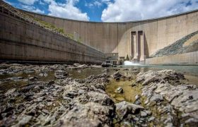 دریچه‌های سد زاینده‌رود بازگشایی شد / آب فردا شب به اصفهان می‌رسد