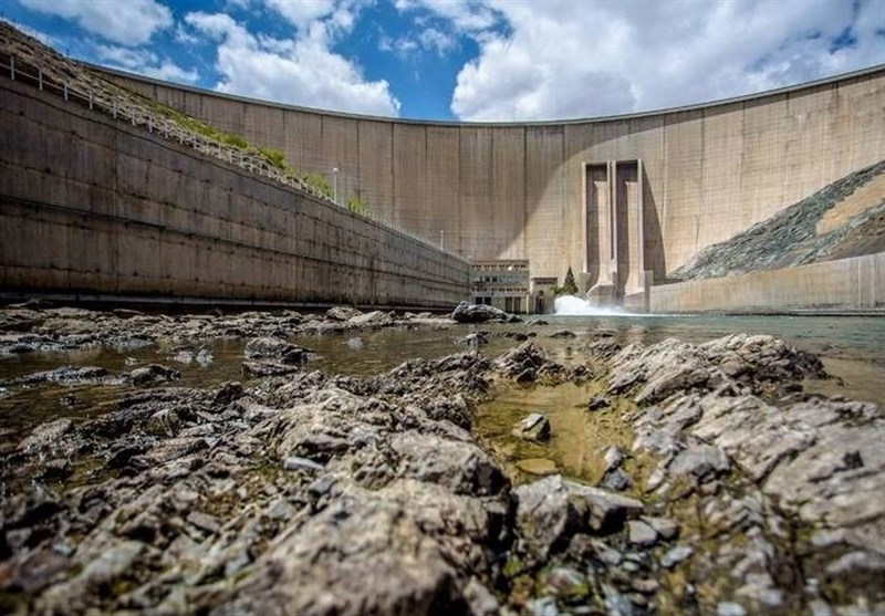 دریچه‌های سد زاینده‌رود بازگشایی شد / آب فردا شب به اصفهان می‌رسد