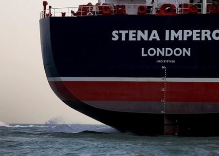 بلومبرگ: سرنوشت انتقال روزانه ۱۵ میلیون بشکه نفت در دستان ایران