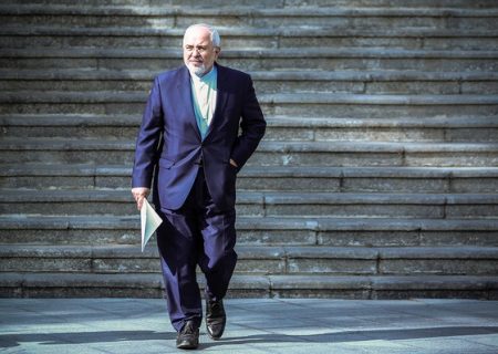 علی بیگدلی، تحلیل‌گر مسائل بین‌الملل در گفتگو با «انتخاب» بررسی کرد: آیا ابتکار ظریف قفل روابط ایران و عربستان را می شکند؟ کارشناس مسائل بین‌الملل بر این باور است که مسیر تنش‌زدایی با عربستان به هیچ عنوان مسیری بسیار دشوار نیست؛ اختلافات میان تهران با واشنگتن به هیچ عنوان با ابعاد و گستره تنش‌های تهران با ریاض قابل ارزیابی و مقایسه نبوده و نخواهد بود