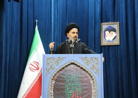 امام جمعه ارومیه:ملت ایران با وحدت به اقتدار جهانی رسیدند