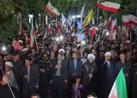 حماسه سازی مردم خوی در تجمع شبانه موج نود و دوم در پاسخ به ندای رهبری