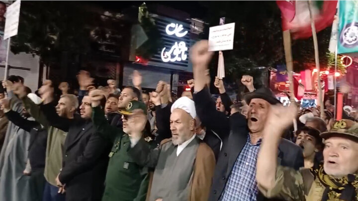 خیابان های سلماس به سنگر حمایت از انقلاب و رهبری تبدیل شده اند