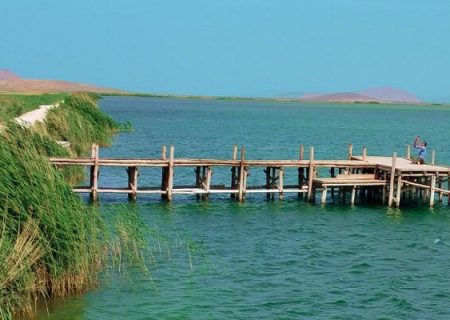 سرریز تالاب سولدوز نقده پس از ۱۵ سال؛ آب مازاد راهی دریاچه ارومیه شد