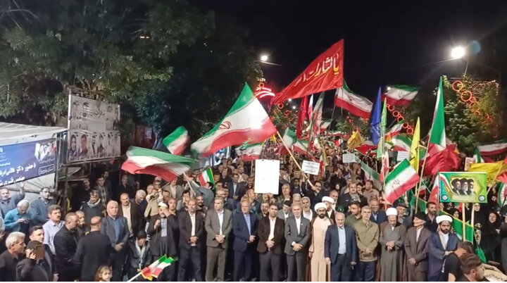مردم خوی در ۹۳مین تجمع شبانه نیز در خیابان ایستادهاند