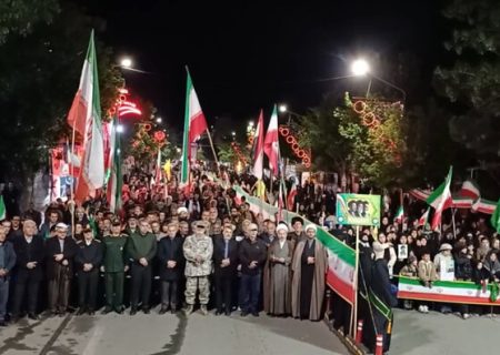 مردم سلماس همچنان پای انقلاب ایستاده اند