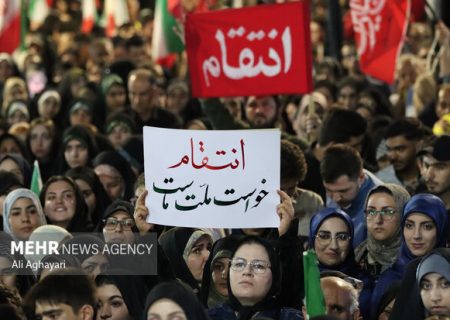 تجمع شبانه مردم سلماس در خونخواهی رهبر شهید در موج ۲۱۲
