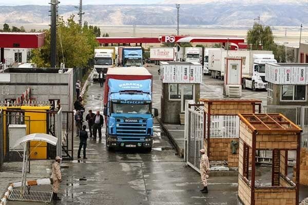 ۱۲۰ هزار دستگاه ناوگان باری از پایانه مرزی بازرگان تردد کرده‌اند