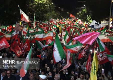 ۲۱۵ امین تجمع شبانه مردم ارومیه در تجدید بیعت با آرمان های انقلاب