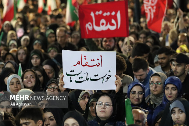 ۲۳۲ شب اتحاد و همدلی مردم ولایی سلماس در سنگر خیابان